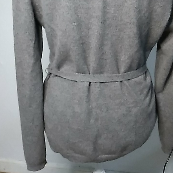 Saks FIFTH AVENUE   cashmere  gray belted sweater sz large - Picture 5 of 14